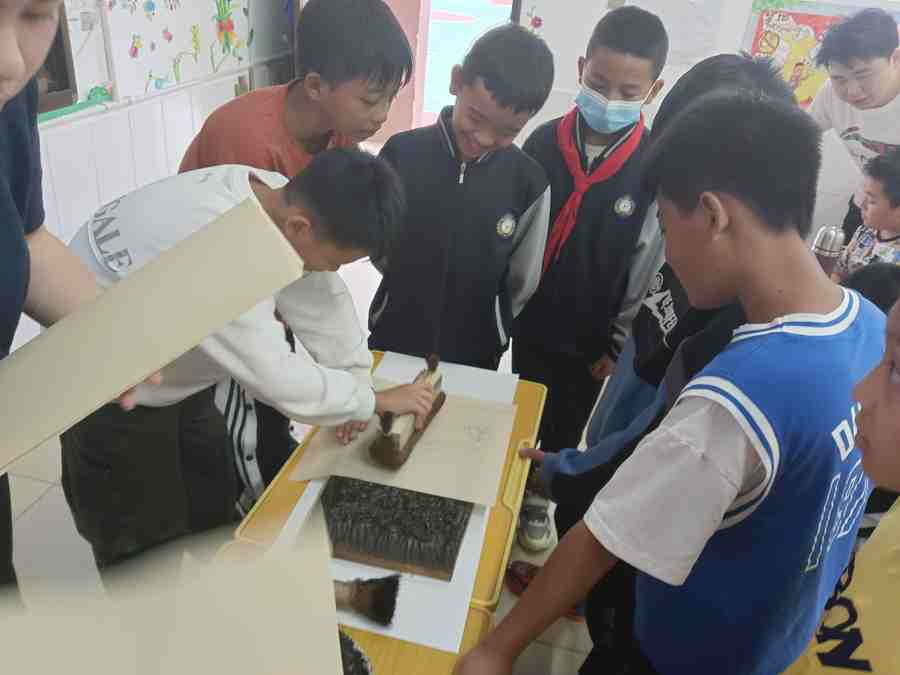 绿春艺术支教学生实践现场